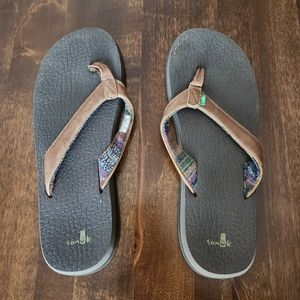 Sanuk Thong flip flops size 9
